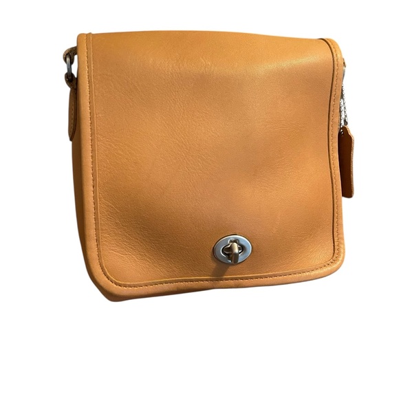 Coach Handbags - 🐕Vintage Coach 9076